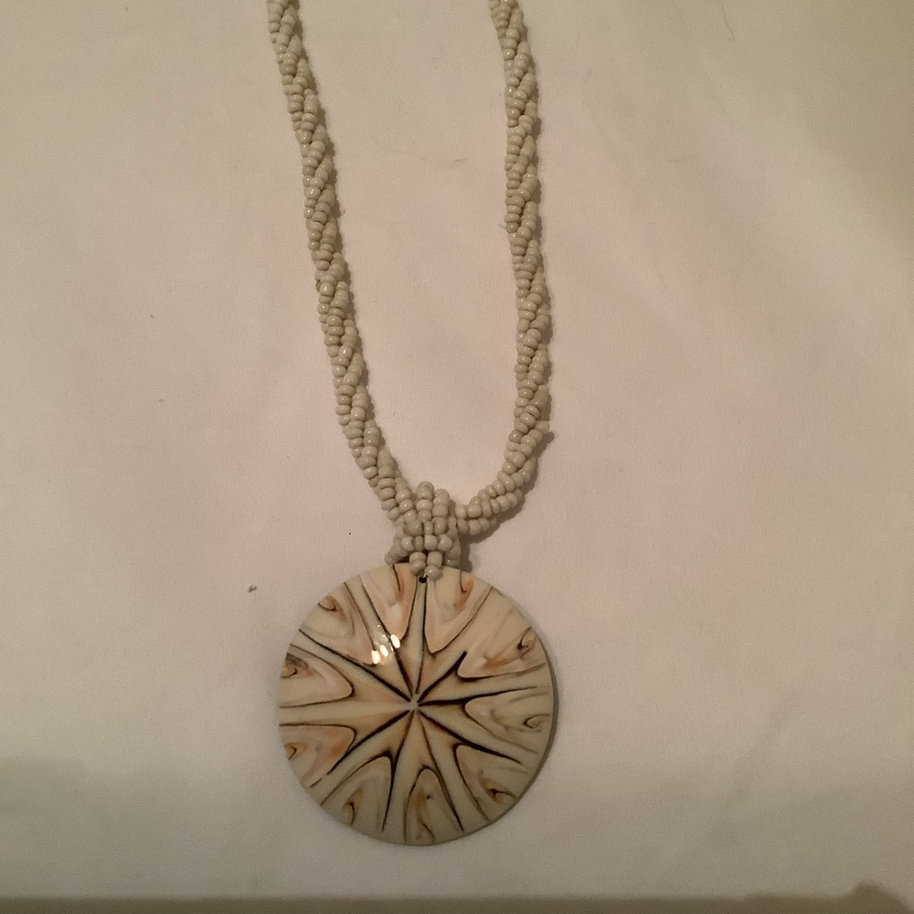 NWT Island To Island Statement Pendant Beige Tones Necklace 18”